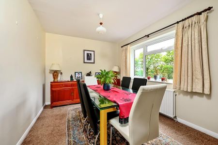 Warren Rise, Frimley - 4 bedrooms Property for lettings - Seymours - Photo 3