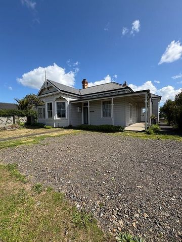 LARGE FAMILY HOME IN WAIUKU - Photo 5