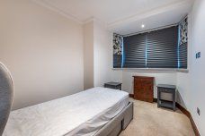 3 bedroom flat to rent - Photo 5