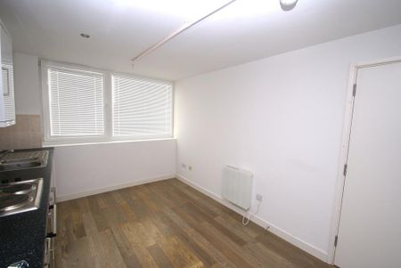1 bedroom flat to rent - Photo 2