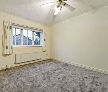 A modern three bedroom home with garage and off-street parking in a... - Photo 5