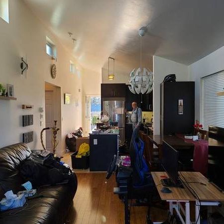 2BR Spectacular Ocean and Mountain View University District Avl. Mar 1 - Photo 4