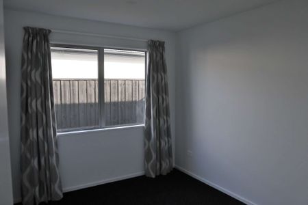 Three bedroom property - Photo 3