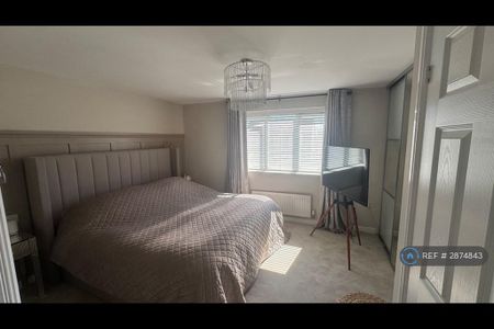 4 bedroom detached house to rent - Photo 4