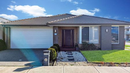 21 Remus Circuit Cranbourne West VIC - Photo 2