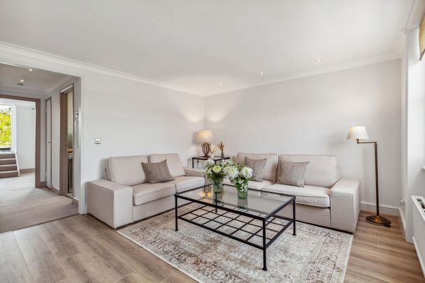 A well-presented two-bedroom maisonette with a private terrace, available for short let in prime Chelsea SW10. - Photo 1