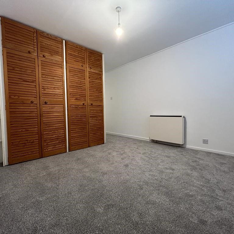 Alma Road, Windsor, SL4 - Photo 1