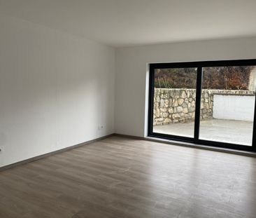 Location Appartement 5 pièces 150m² - Photo 3