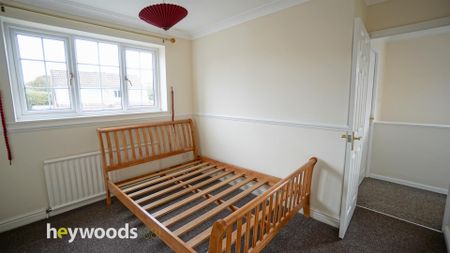 3 bed detached house to rent in Redcar Road, Trentham, Stoke-on-Trent - Photo 2