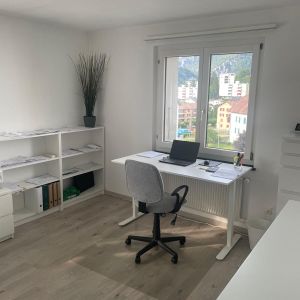 Appartement rénové de 3.5 pièces à Moutier - Photo 2
