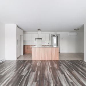 Grand Logement 2 Chambres à Louer - Photo 2