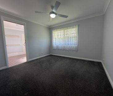 Spacious Family Home + Separate Studio Bedroom - Photo 2