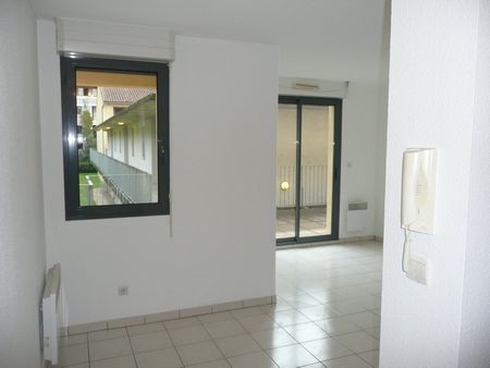 Location Appartement 2 pièces 38m² CAHORS 46000 - Photo 2