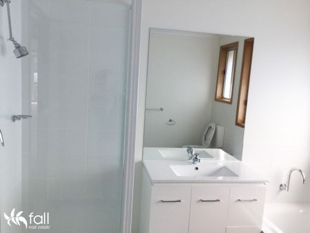 Modern & Spacious Home with Stunning Water Views - Photo 4