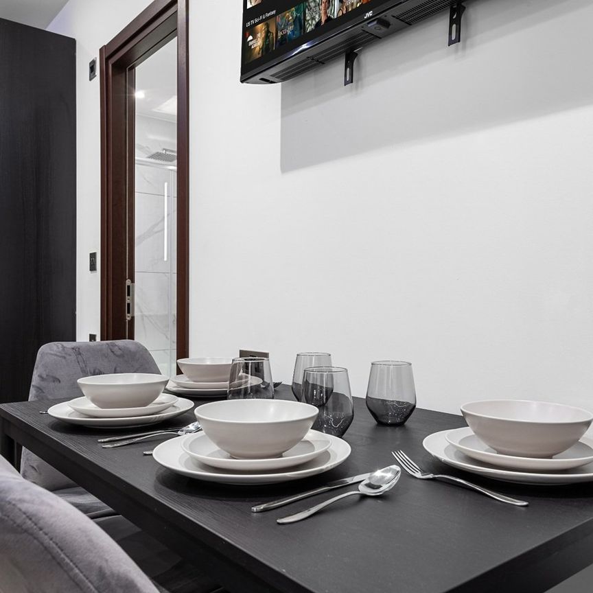 2 Bed Flat, Woodstock Road, NW11 - Photo 1