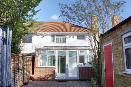 3 bedroom semi-detached house to rent - Photo 5