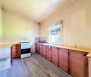 COZY 3 BEDROOM FAMILY HOME - Photo 4