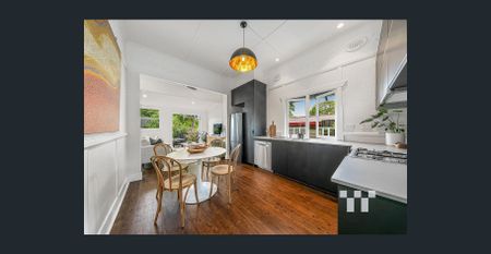 Renovated Three Bedroom Cottage - Photo 3