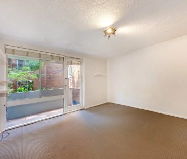 Unique Townhouse Style Split Level Apartment - Photo 3