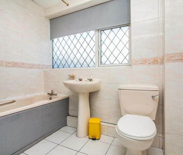 3 bedroom terraced house to rent - Photo 6