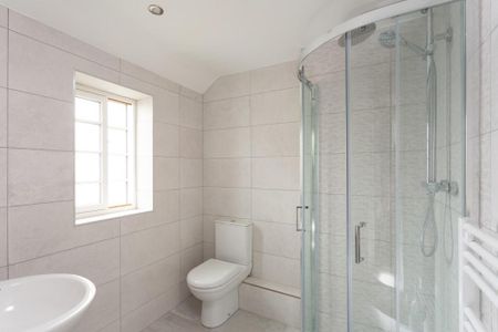 4 bedroom semi-detached house to rent - Photo 5