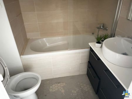 Location Appartement 1 pièce 27m² COURBEVOIE 92400 - Photo 5