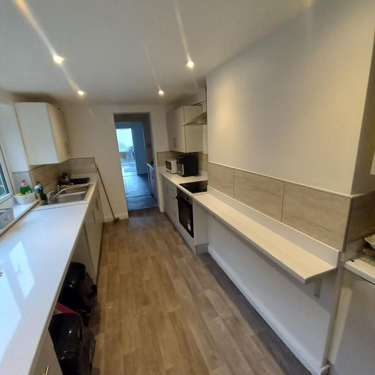 2 bedroom house share to rent - Photo 1