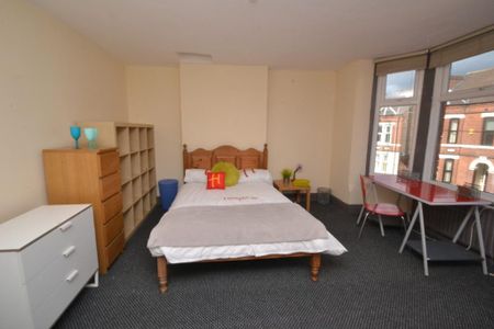 6 bedroom detached house to rent - Photo 2