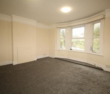 5 Bedroom Flat - Above Shop To Let - Photo 4