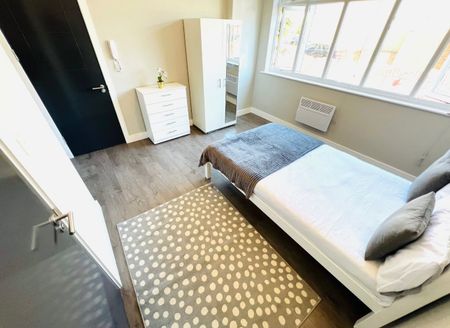 Room in a Shared House, Larbert Road, SW16 - Photo 2