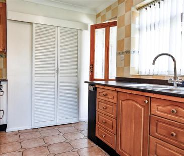 2 bedroom detached bungalow to rent - Photo 3