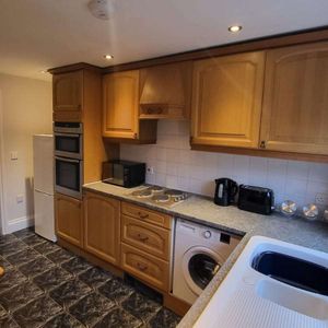 Clifton Mount Room 4 - Photo 2