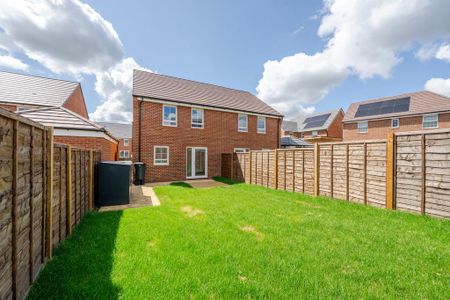 3 bedroom semi-detached house to rent - Photo 3
