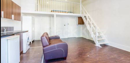 Bright studio flat in a period conversion set in luxurious Maida Vale - Photo 3