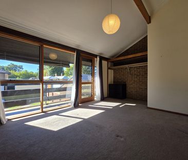 Perfectly presented lifestyle townhouse in prime location - Photo 3