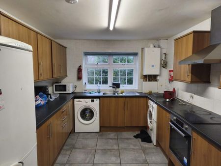1 bedroom in a house share to rent - Photo 4