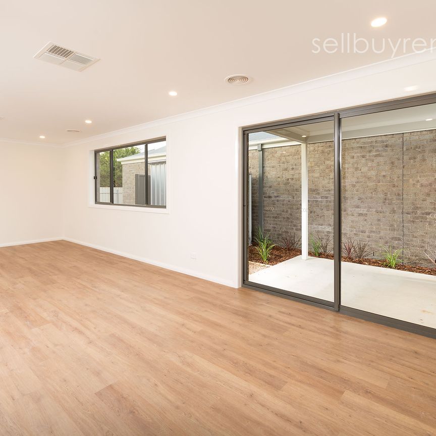 2/16 CHENERY STREET, Wodonga VIC 3690 - House For Rent | Domain - Photo 1