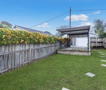 Charming One-Bedroom Semi in Prime Crows Nest Location - Photo 2