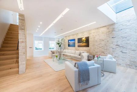 4 bedroom mews to rent - Photo 5