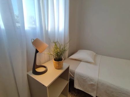 Plaza de Corpus Barga, Madrid, Community of Madrid 28053 - Photo 2