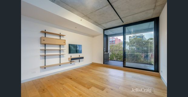 Two Bedroom, Two Bathroom Apartment in Brunswick - Photo 1