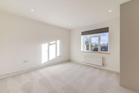 3 bedroom flat to rent - Photo 3