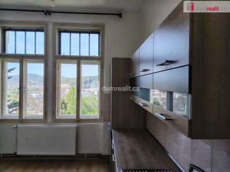 Pronájem prostorného bytu 3+1 o výměře 106 m - Photo 2
