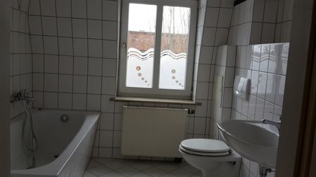 schöne 2-Raum- Dachgeschosswohnung - Photo 2