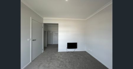 Modern 4-Bedroom Family Home | Solar Power + EV Charger | Quiet Benalla Estate - Photo 2