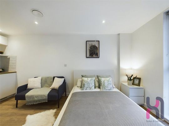 Studio to rent - Photo 1