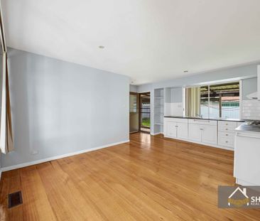 Freshly painted throughout - Spacious Light filled family home - Photo 4