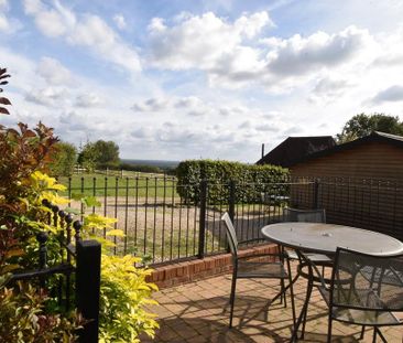 2 bedroom chalet to rent - Photo 1