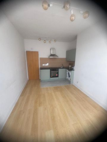 2 bedroom flat to rent - Photo 3