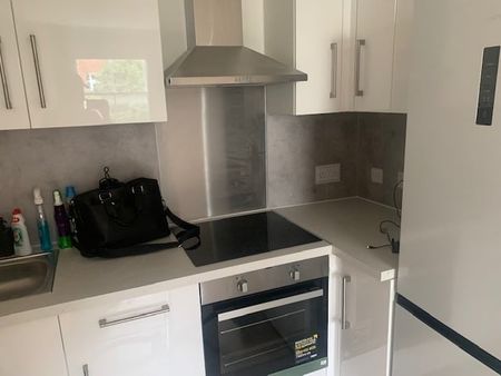 2 Bed Flat, Forest Hill, SE23 - Photo 4